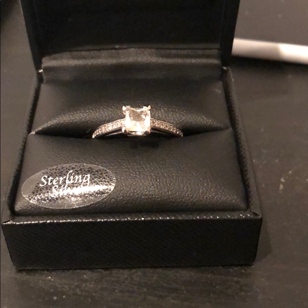 White sapphire sterling silver ring size 6